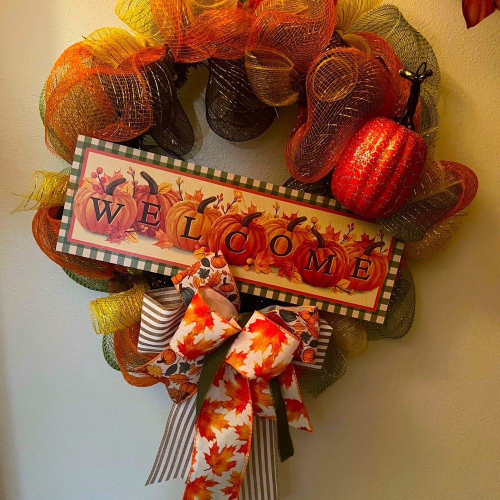 Festive Autumn Welcome Wreath with Pumpkins. 18x5x18